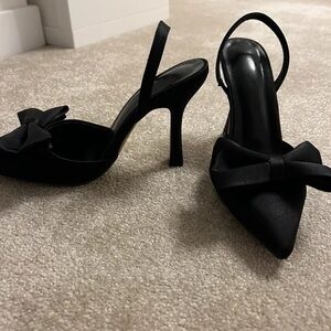 Chic Black Bow Slingback Heels